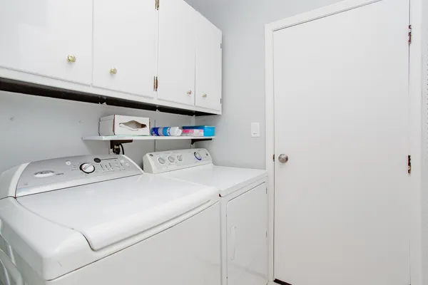 $3,200 | 938 Aberdeen Drive, Crystal Lake, IL 60014