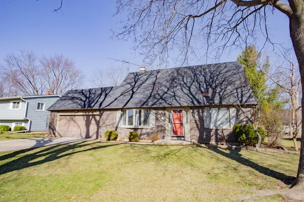 $3,200 | 938 Aberdeen Drive, Crystal Lake, IL 60014