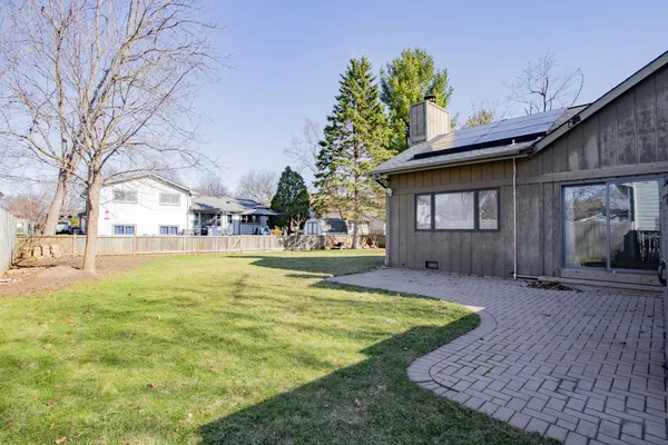 $3,200 | 938 Aberdeen Drive, Crystal Lake, IL 60014