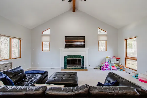 $3,200 | 938 Aberdeen Drive, Crystal Lake, IL 60014