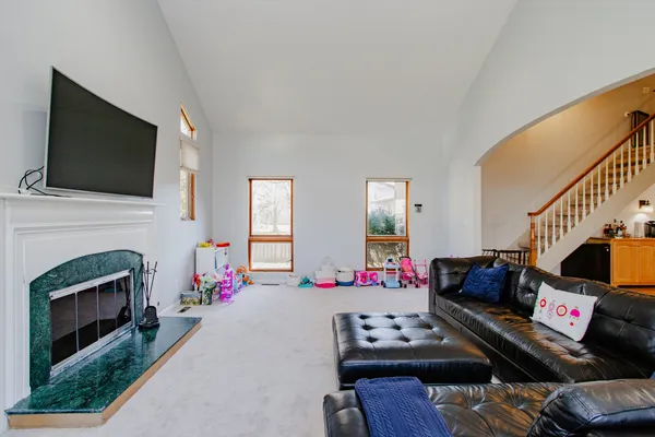 $3,200 | 938 Aberdeen Drive, Crystal Lake, IL 60014