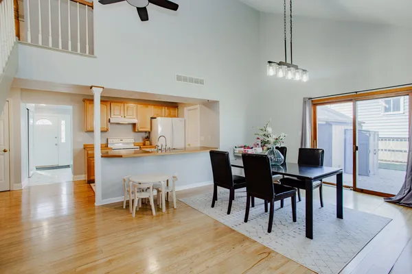 $3,200 | 938 Aberdeen Drive, Crystal Lake, IL 60014