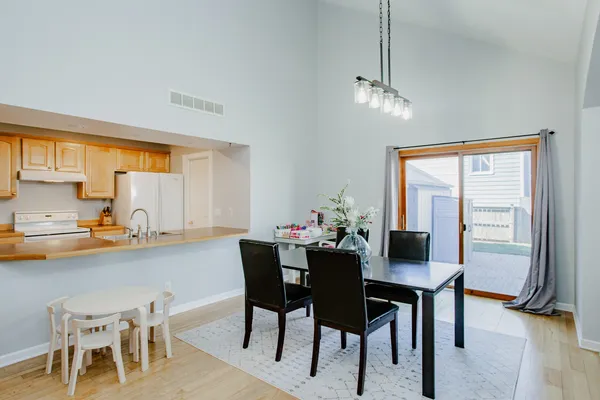 $3,200 | 938 Aberdeen Drive, Crystal Lake, IL 60014