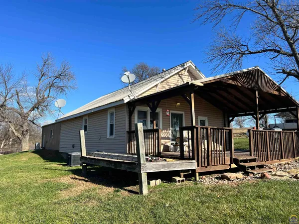 $1,400,000 | 9335 Northwest 66th Street, Silver Lake, KS 66539