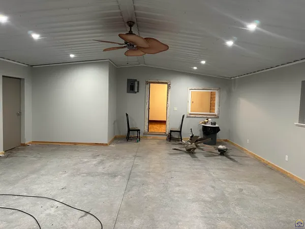 $1,400,000 | 9335 Northwest 66th Street, Silver Lake, KS 66539