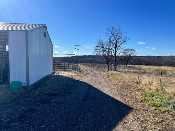 $1,400,000 | 9335 Northwest 66th Street, Silver Lake, KS 66539