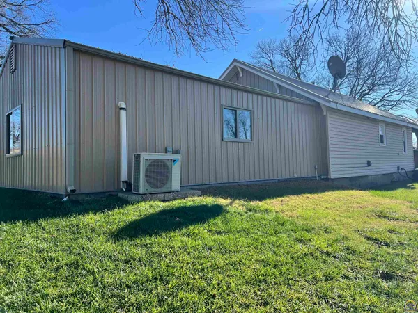 $1,400,000 | 9335 Northwest 66th Street, Silver Lake, KS 66539