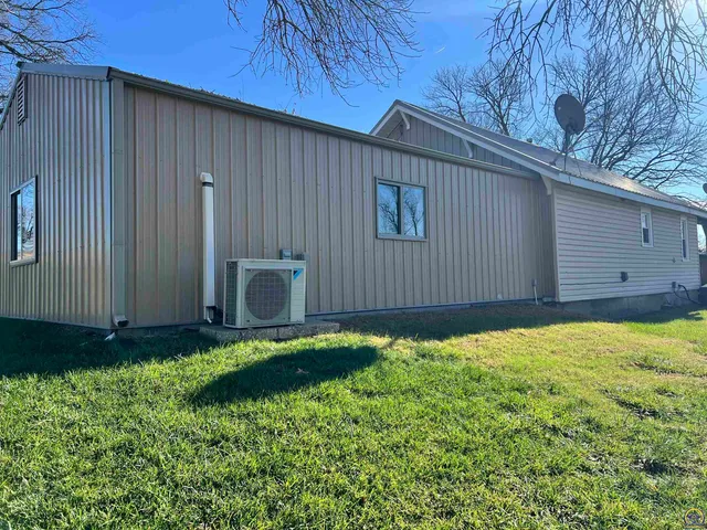 $1,400,000 | 9335 Northwest 66th Street, Silver Lake, KS 66539