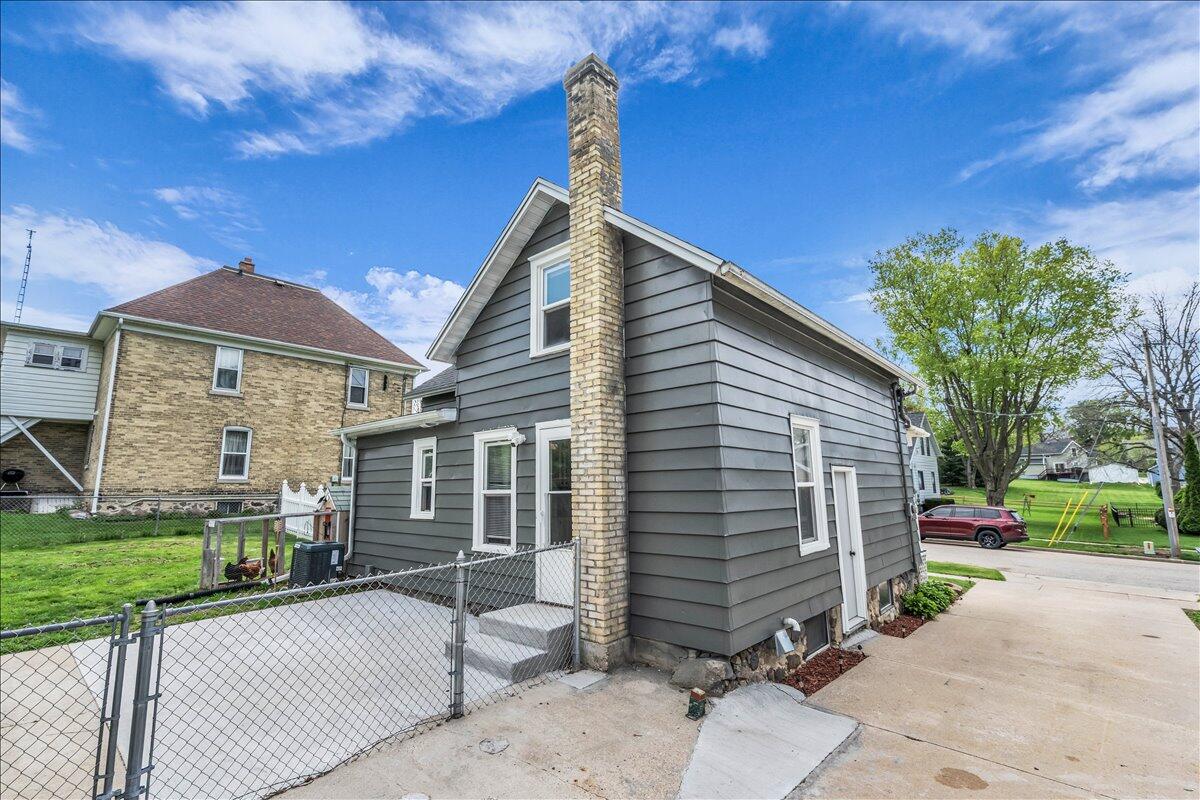 235 East Woolcock Street Jefferson, WI 53549 - Photo 25 of 32 07-235 Woolcock7