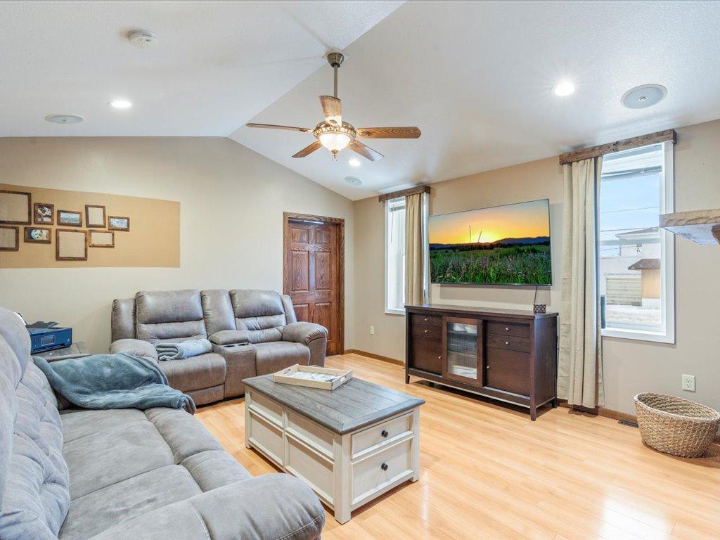 229 Wisconsin Avenue Southwest Staples, MN 56479 - Photo 4 of 33