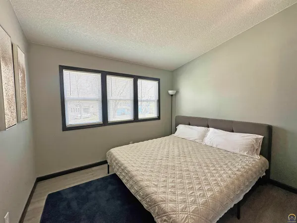 $214,900 | 3119 Southwest Twilight Drive, Topeka, KS 66614