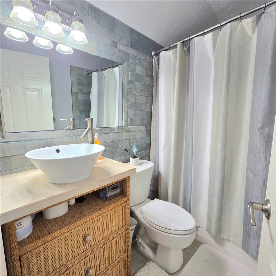 14300 Aloha Street, Unit 231 Corpus Christi, TX 78418 - Photo 16 of 37 a bathroom with a sink toilet and shower