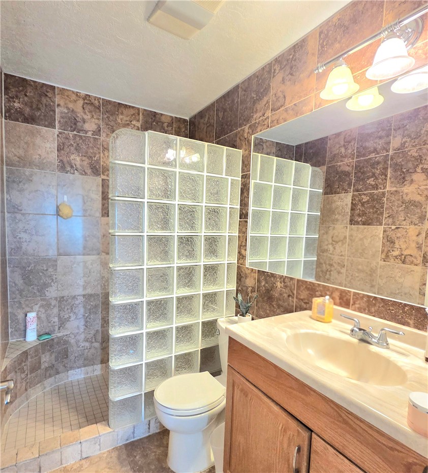 14300 Aloha Street, Unit 231 Corpus Christi, TX 78418 - Photo 17 of 37 a bathroom with a sink toilet and shower