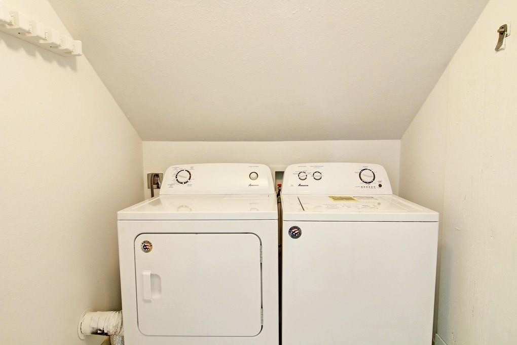 14300 Aloha Street, Unit 231 Corpus Christi, TX 78418 - Photo 18 of 37 a utility room with dryer and washer