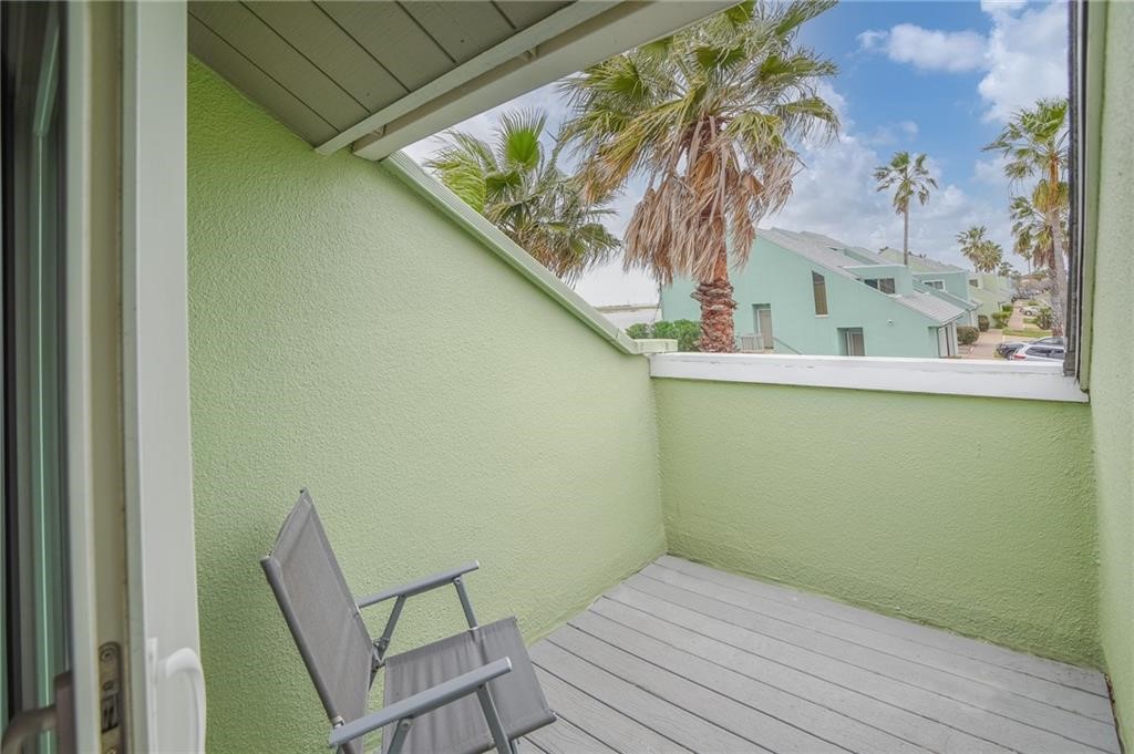 14300 Aloha Street, Unit 231 Corpus Christi, TX 78418 - Photo 21 of 37 a view of a room with a window