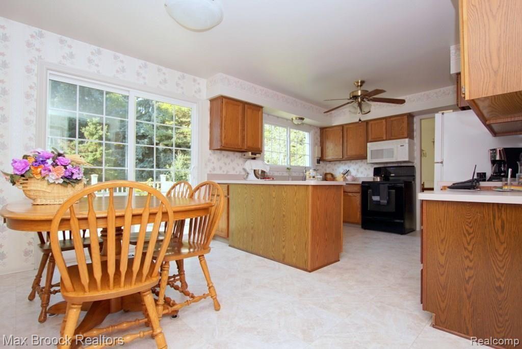 36296 Fredericksburg Road Farmington Hills, MI 48331 - Photo 3 of 30
