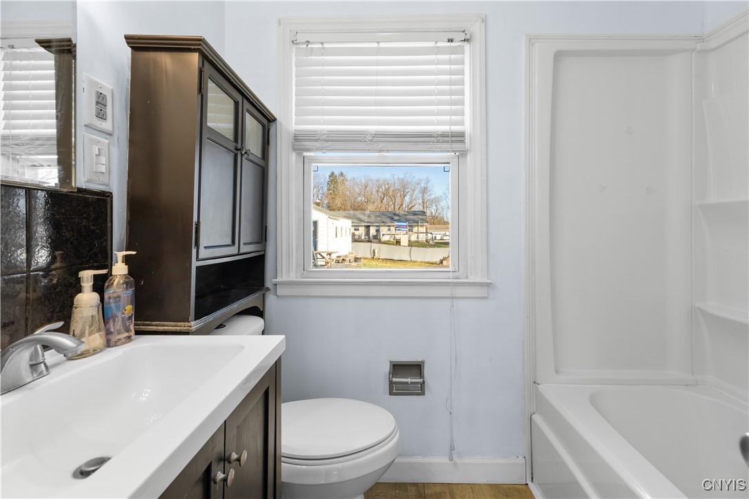 118 Hedgewood Place Deerfield, NY 13502 - Photo 23 of 45 1st fl bathroom