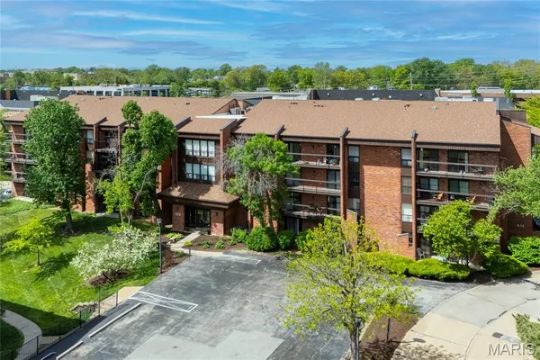 $170,000 | 572 Coeur De Royale Drive, Unit 107, Creve Coeur, MO 63141