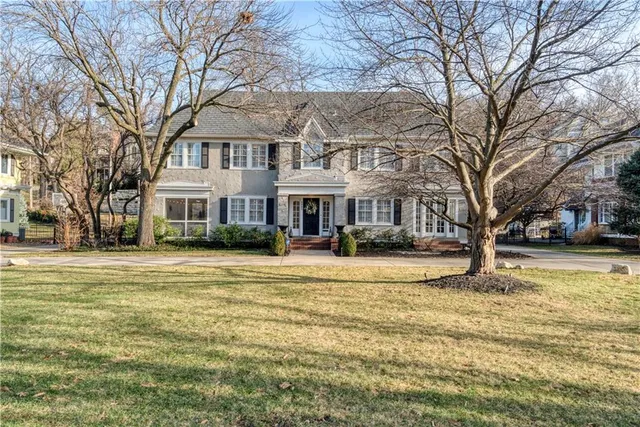 $980,000 | 4983 Ward Parkway, Kansas City, MO 64112