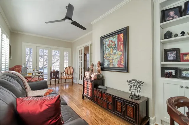 $980,000 | 4983 Ward Parkway, Kansas City, MO 64112