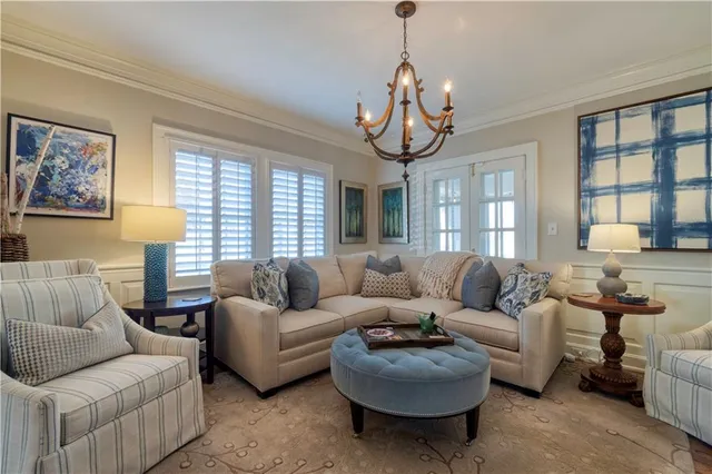 $980,000 | 4983 Ward Parkway, Kansas City, MO 64112