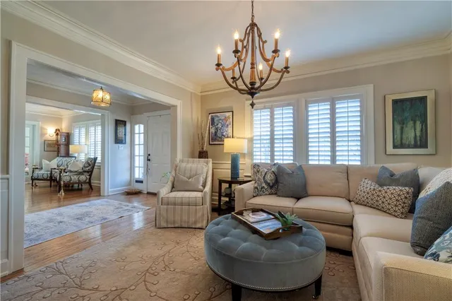 $980,000 | 4983 Ward Parkway, Kansas City, MO 64112