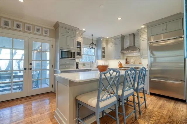 $980,000 | 4983 Ward Parkway, Kansas City, MO 64112