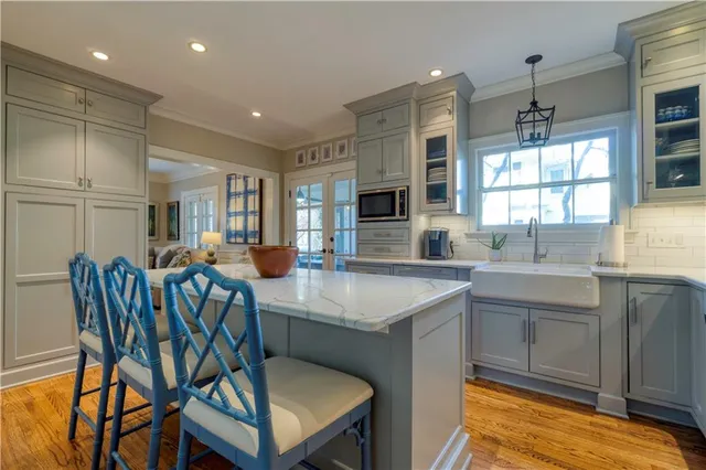 $980,000 | 4983 Ward Parkway, Kansas City, MO 64112