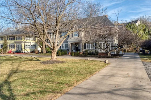 $980,000 | 4983 Ward Parkway, Kansas City, MO 64112