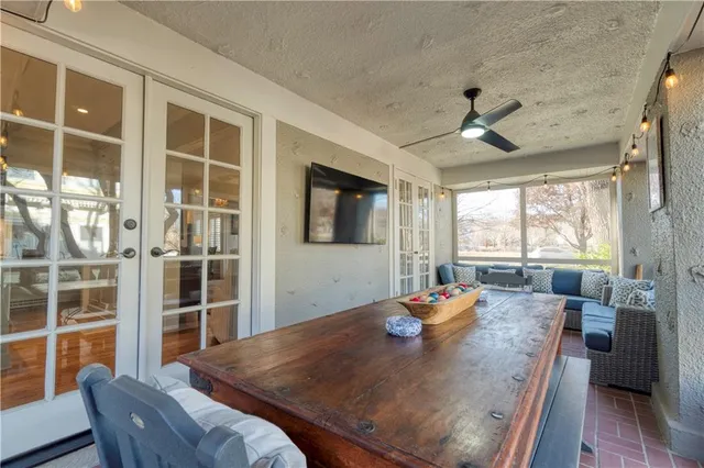 $980,000 | 4983 Ward Parkway, Kansas City, MO 64112