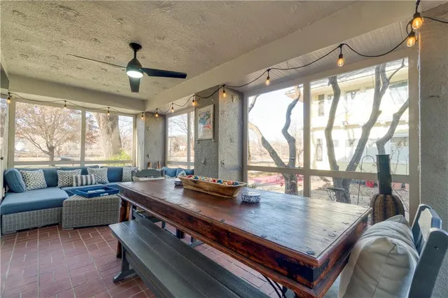 $980,000 | 4983 Ward Parkway, Kansas City, MO 64112