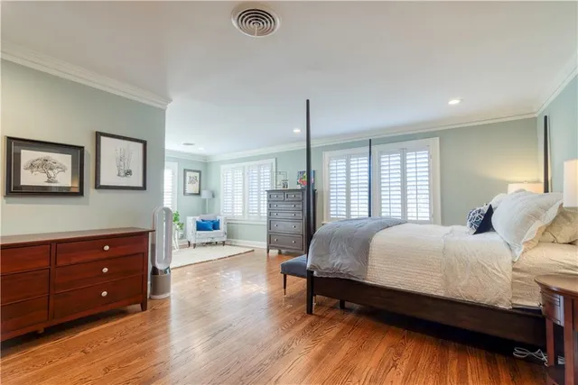 $980,000 | 4983 Ward Parkway, Kansas City, MO 64112