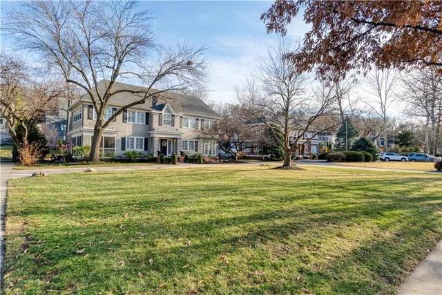 $980,000 | 4983 Ward Parkway, Kansas City, MO 64112