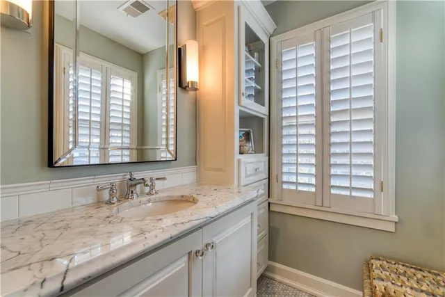 $980,000 | 4983 Ward Parkway, Kansas City, MO 64112