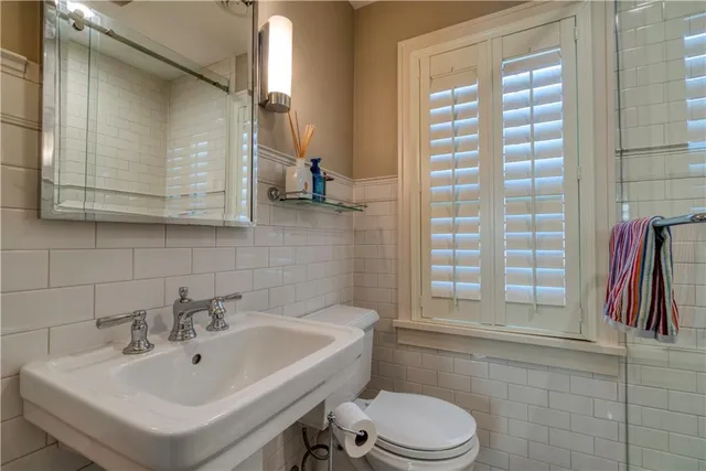 $980,000 | 4983 Ward Parkway, Kansas City, MO 64112