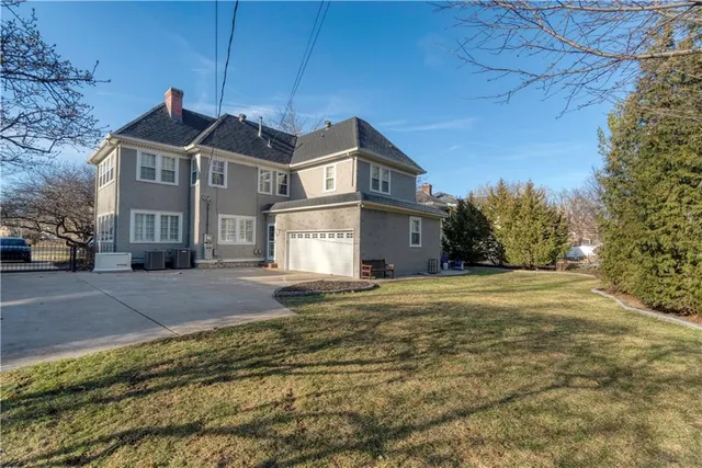 $980,000 | 4983 Ward Parkway, Kansas City, MO 64112