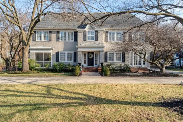 $980,000 | 4983 Ward Parkway, Kansas City, MO 64112