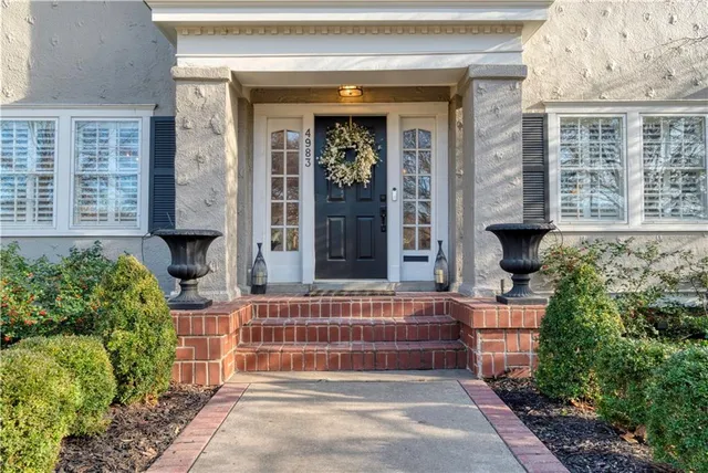 $980,000 | 4983 Ward Parkway, Kansas City, MO 64112
