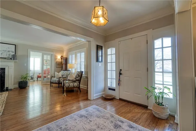 $980,000 | 4983 Ward Parkway, Kansas City, MO 64112