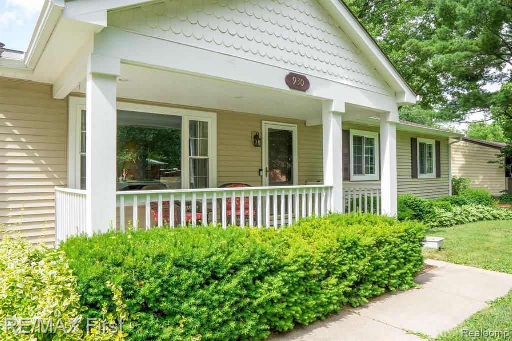 930 Grace Avenue Rochester Hills, MI 48307 - Photo 10 of 35