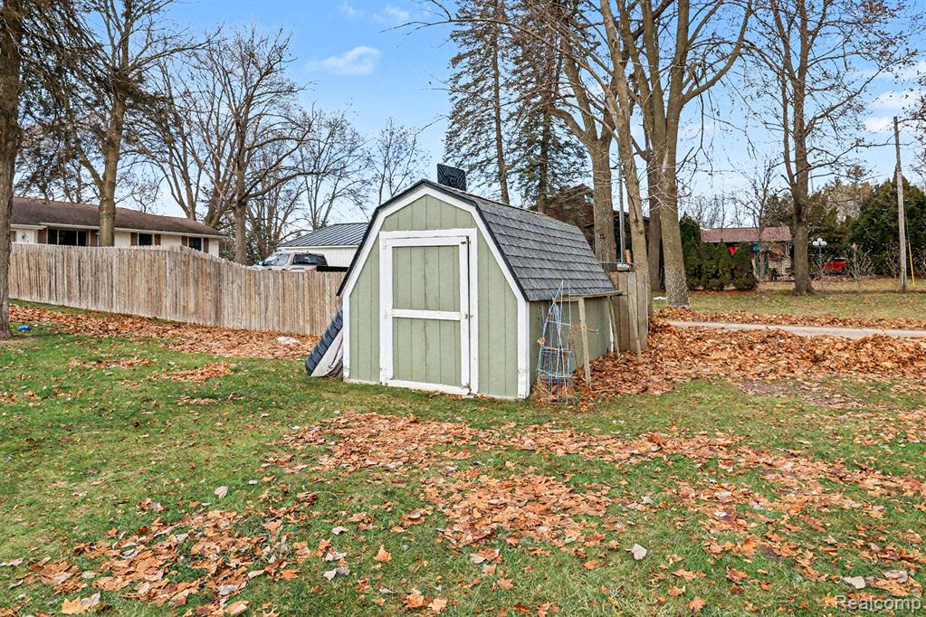 6561 Bennett Lake Road Fenton, MI 48430 - Photo 26 of 29 Gallery Image 26