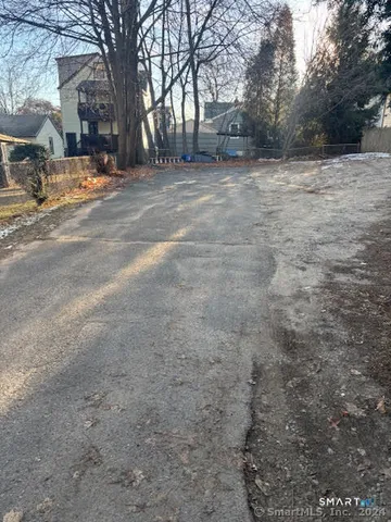 a view of road with yard