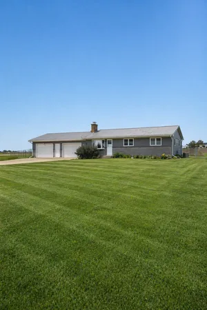$299,900 | 1751 Maples Road, Dixon, IL 61021