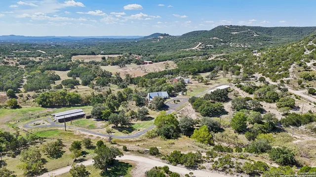 $899,500 | 4380 Bear Springs Road, Pipe Creek, TX 78063