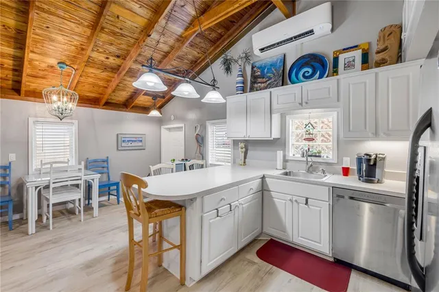 $995,000 | 106 Live Oak Street, New Smyrna Beach, FL 32168