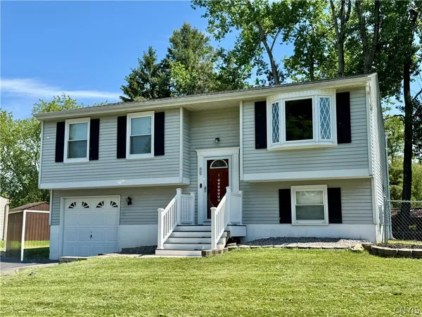 $261,000 | 8142 Scotia Lane, Clay, NY 13090