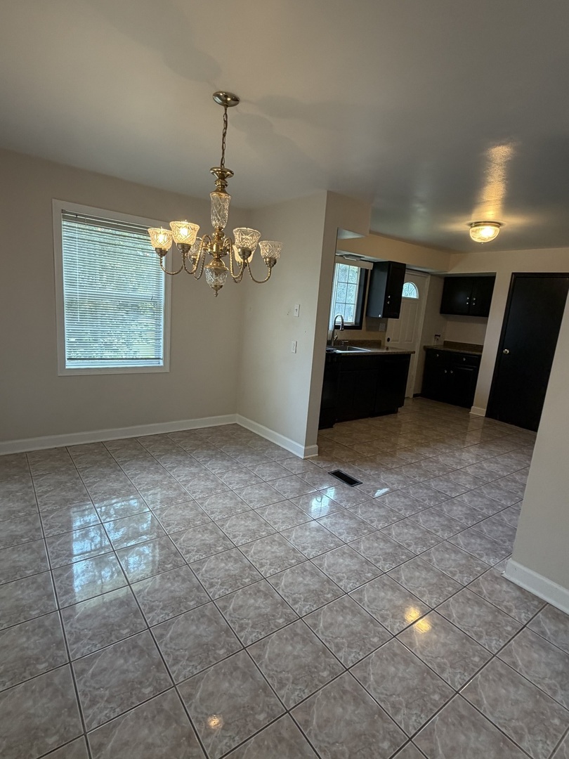 39 Leonard Street, Unit 1 Elgin, IL 60123 - Photo 14 of 17 Gallery Image 14