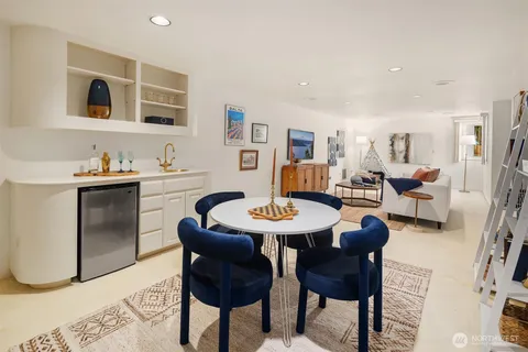 $5,895,000 | 5412 96th Avenue Southeast, Mercer Island, WA 98040