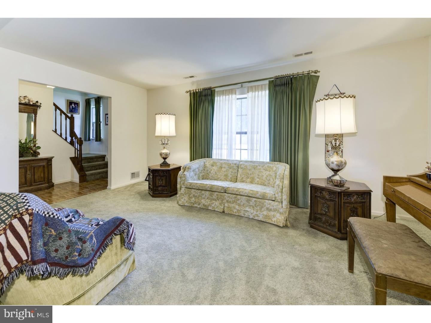 13 Glascow Road Westampton, NJ 08060 - Photo 8 of 25 Living Room