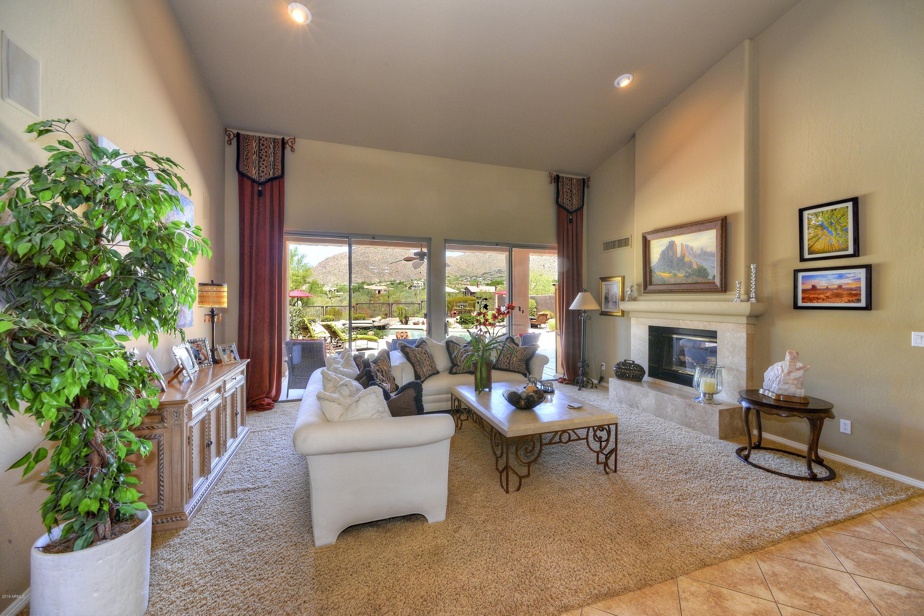 002_Living Room